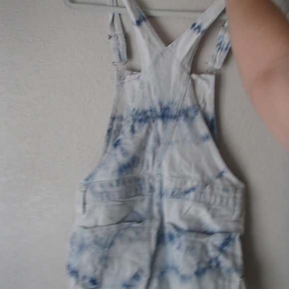 overall shorts - Picture 2 of 3